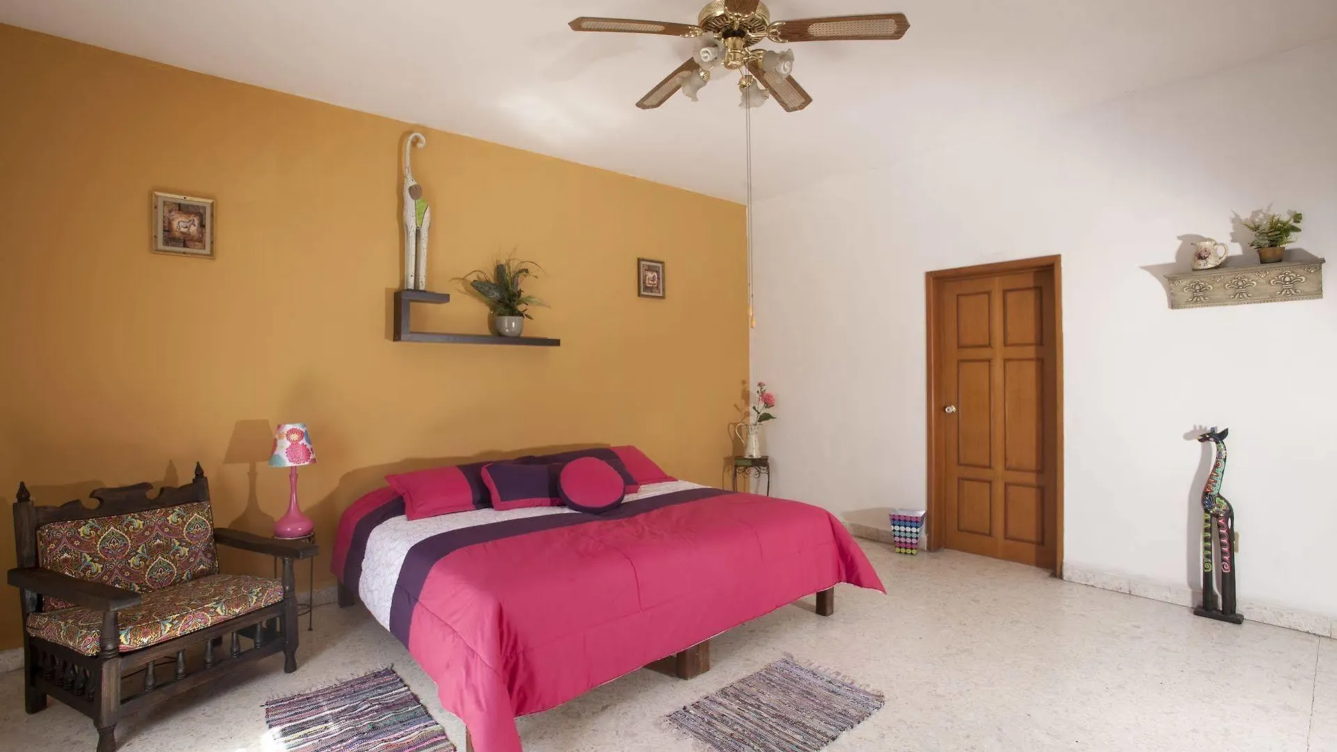 Hostal Galerie location
